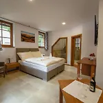 Wellness Ondrasuv Dvur - Adults Only فندق بيلا